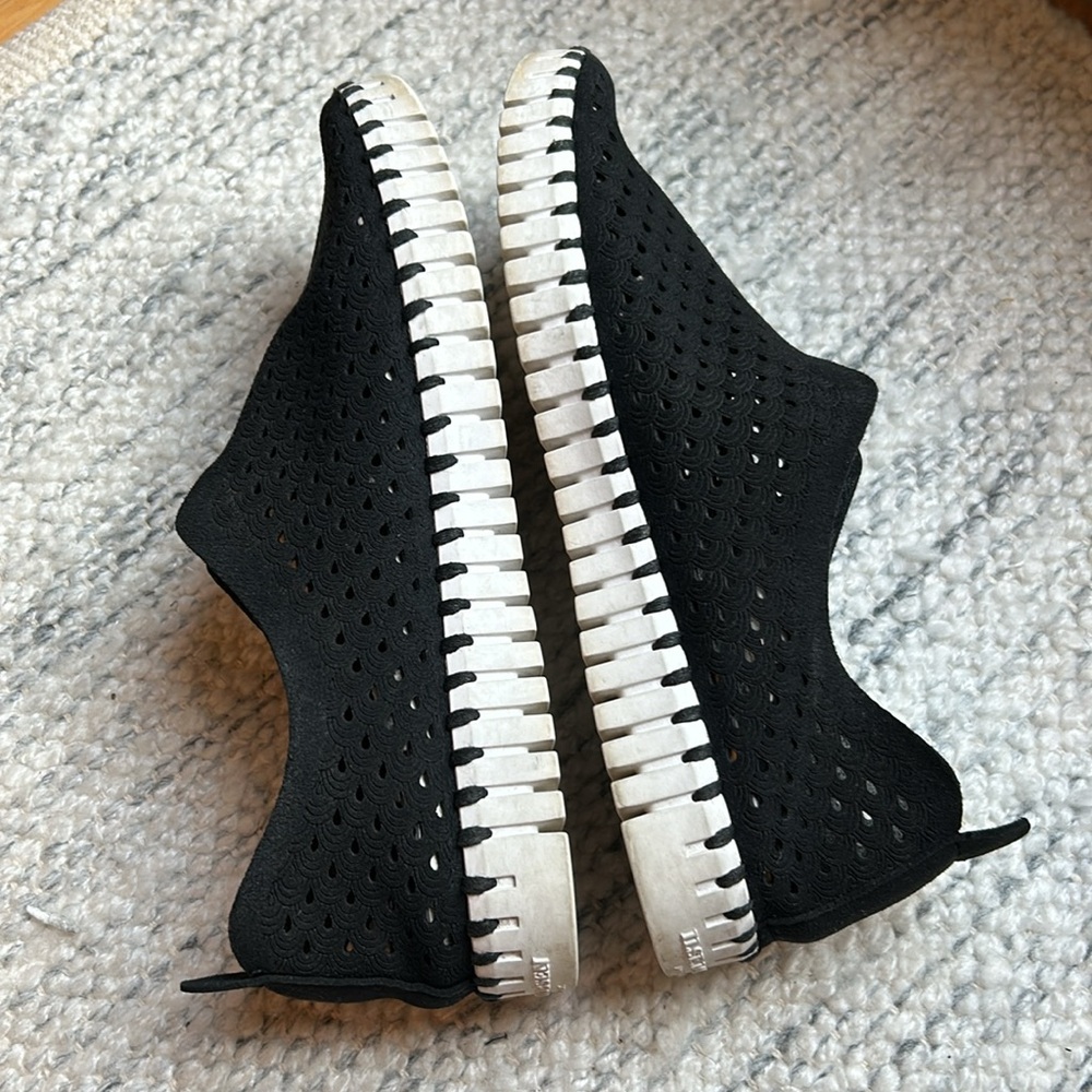 Isle Jacobsen Tulip Black Slip On Women’s Loafer Shoes - Picture 9 of 11